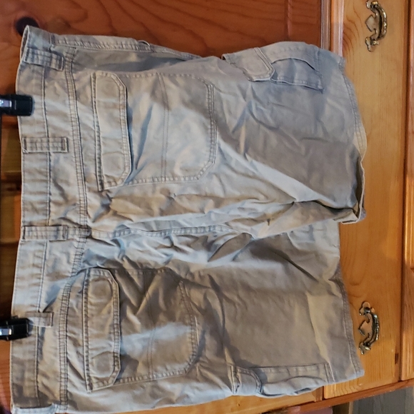 wrangler cargo shorts size 44